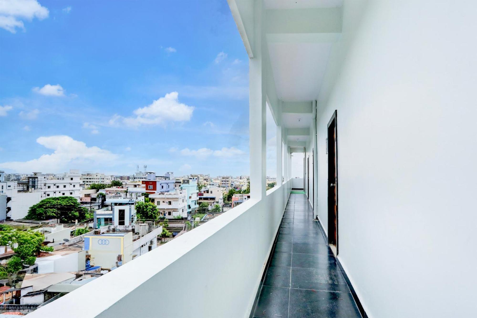 Hotel O Pr Grand Khammam Luaran gambar